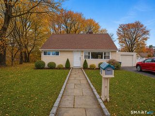 69 Seaver Circle, Bridgeport, CT 06606