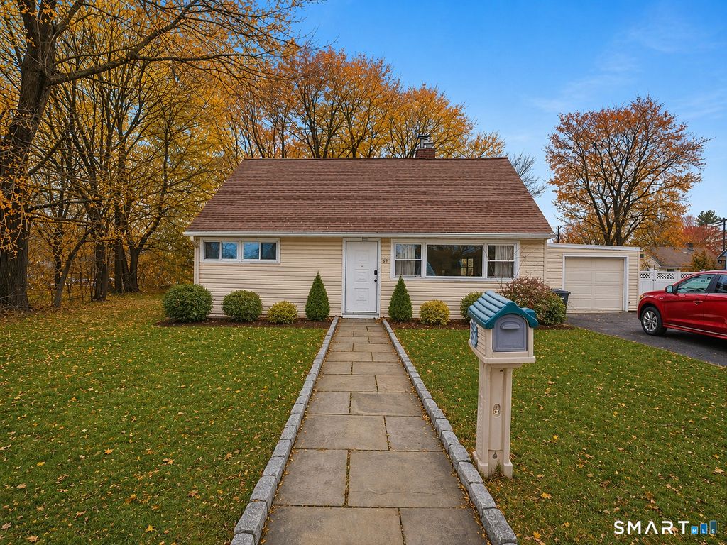 69 Seaver Circle, Bridgeport, CT 06606