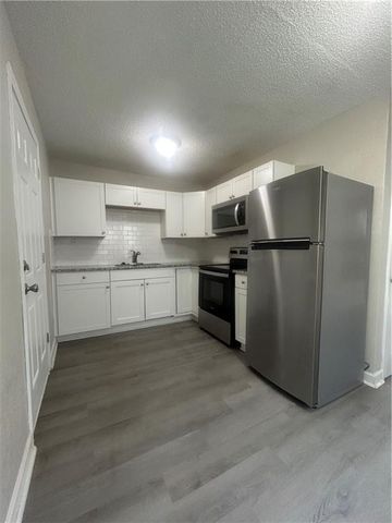 4221 Spruce Avenue, Kansas City, MO 64130