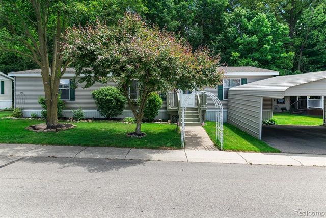 327 Basket Branch, Oxford, MI 48371