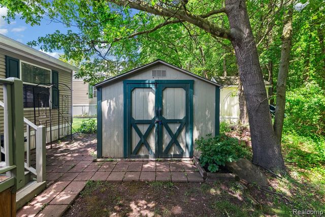 327 Basket Branch, Oxford, MI 48371