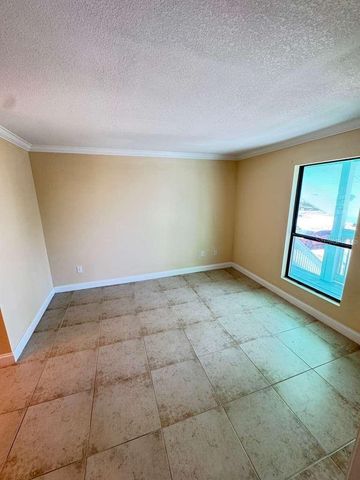 455 ALT 19 S 12, Palm Harbor, FL 34683