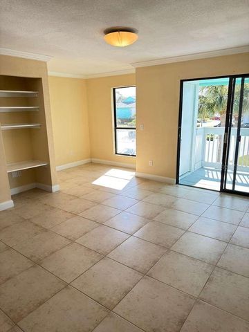 455 ALT 19 S 12, Palm Harbor, FL 34683