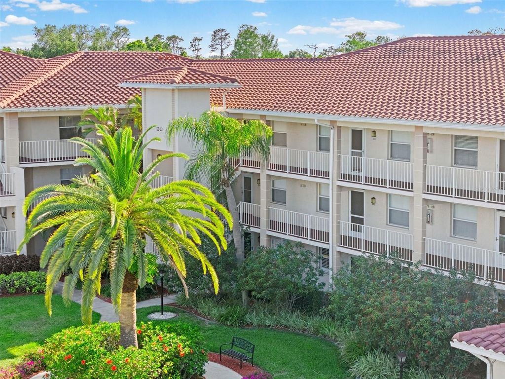 Image 11 of property listing at 6503 STONE RIVER ROAD 204, Bradenton, FL 34203