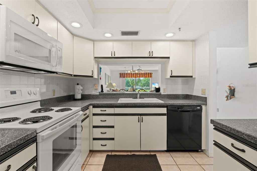 Image 26 of property listing at 6503 STONE RIVER ROAD 204, Bradenton, FL 34203
