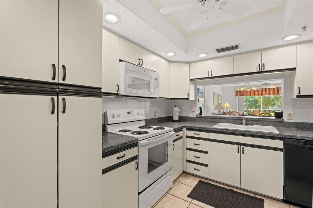 Image 27 of property listing at 6503 STONE RIVER ROAD 204, Bradenton, FL 34203