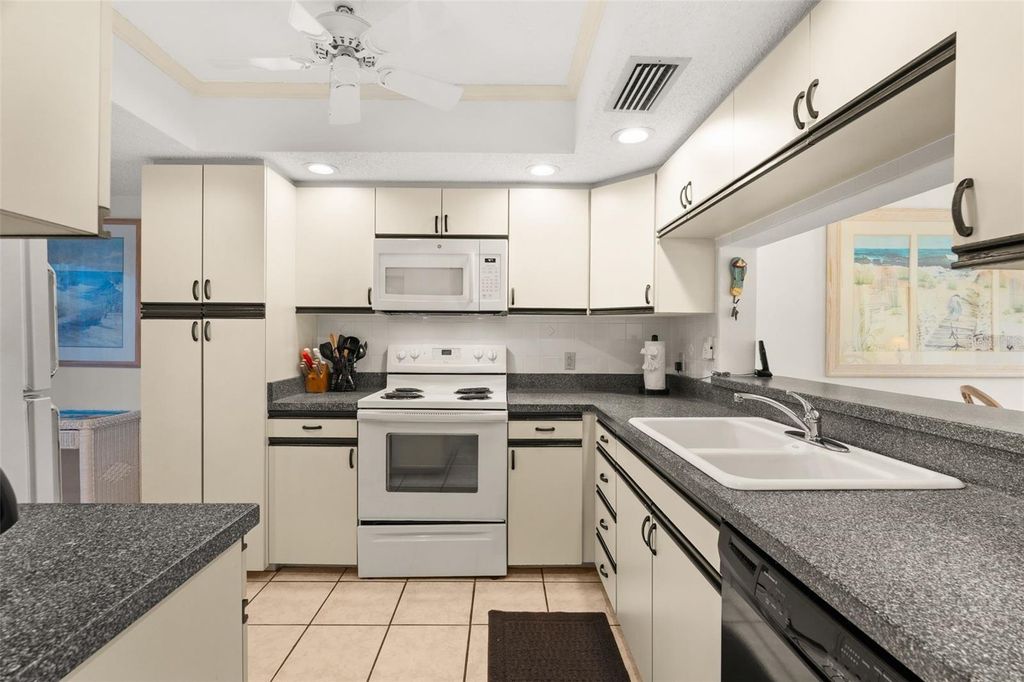 Image 53 of property listing at 6503 STONE RIVER ROAD 204, Bradenton, FL 34203