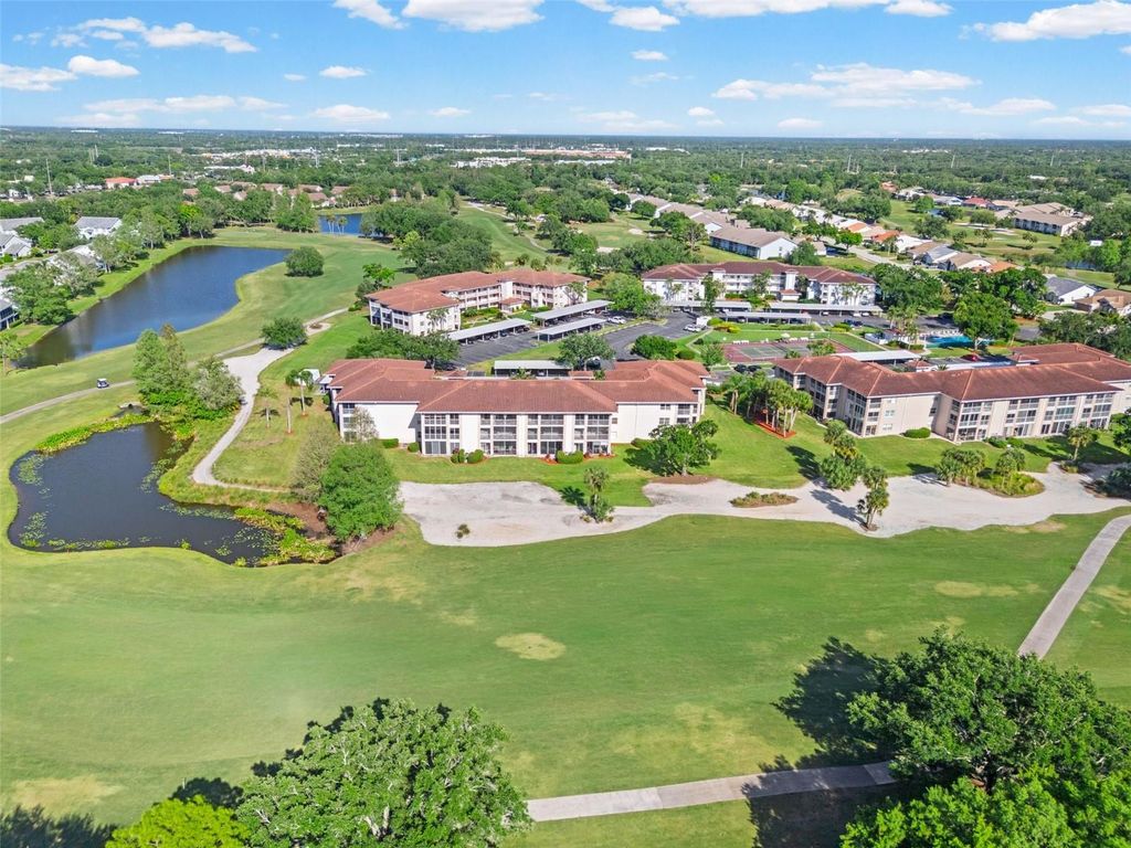 Image 8 of property listing at 6503 STONE RIVER ROAD 204, Bradenton, FL 34203