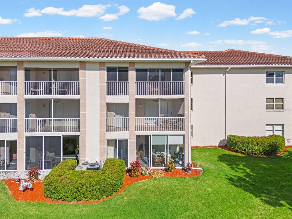 Image 10 of property listing at 6503 STONE RIVER ROAD 204, Bradenton, FL 34203