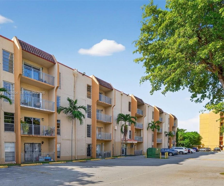 4841 NW 7th St 203-4, Miami, FL 33126