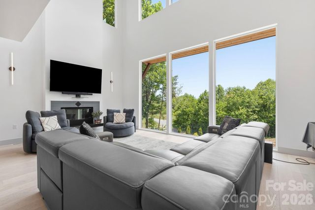 22 Lara Drive, Mills River, NC 28759
