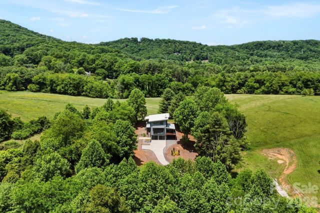 22 Lara Drive, Mills River, NC 28759