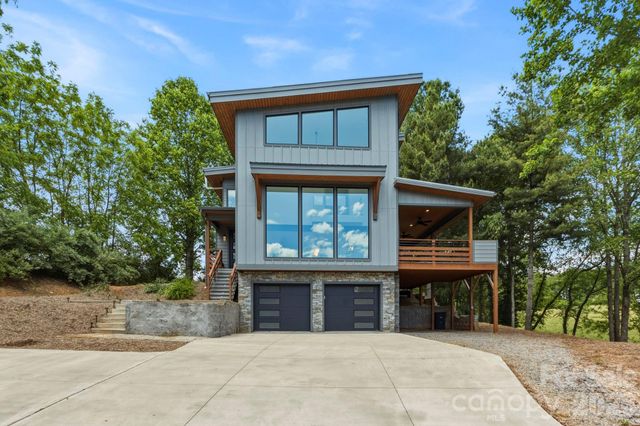 22 Lara Drive, Mills River, NC 28759