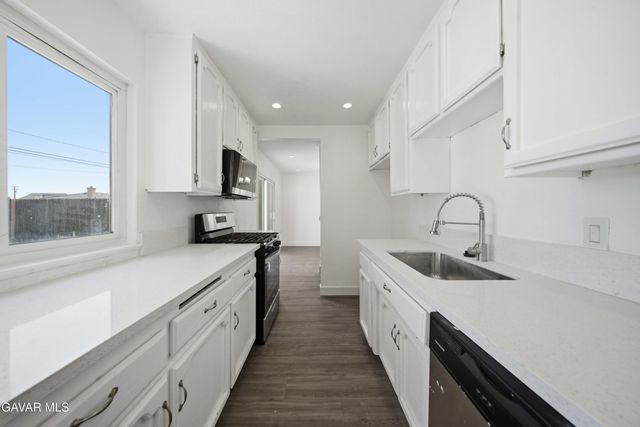 8711 S Loop Boulevard, California City, CA 93505