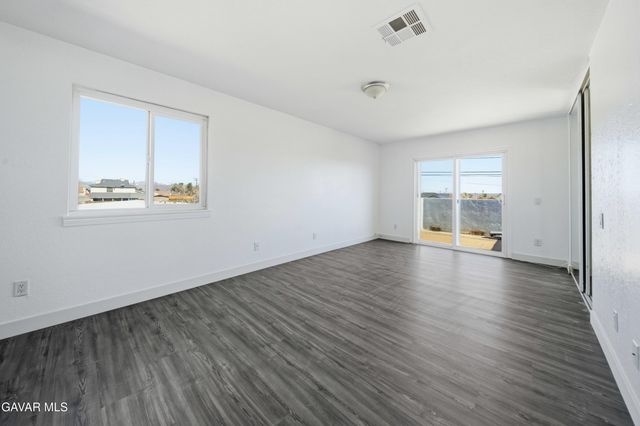 8711 S Loop Boulevard, California City, CA 93505