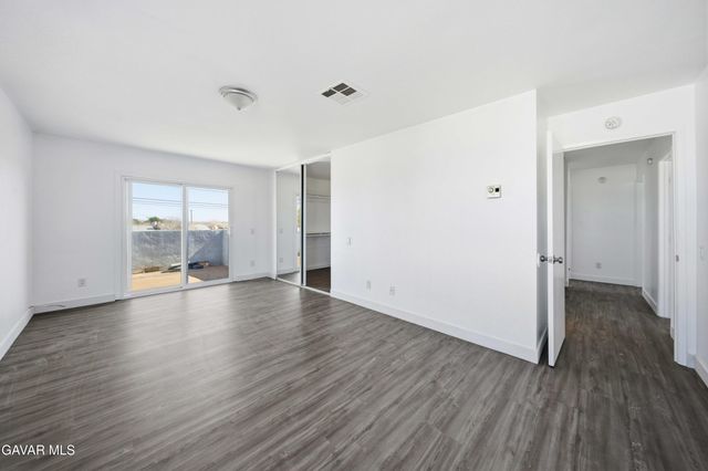 8711 S Loop Boulevard, California City, CA 93505