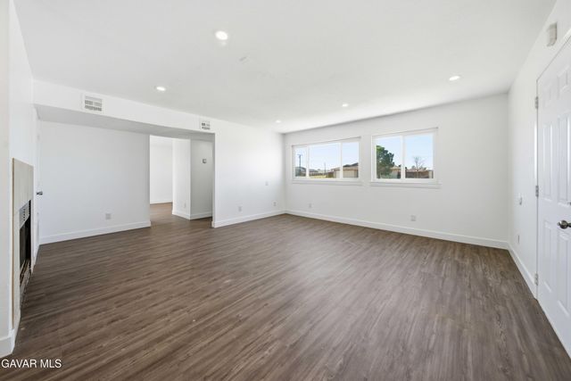 8711 S Loop Boulevard, California City, CA 93505