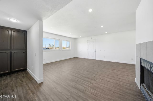 8711 S Loop Boulevard, California City, CA 93505