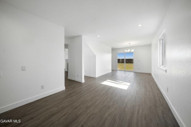 8711 S Loop Boulevard, California City, CA 93505