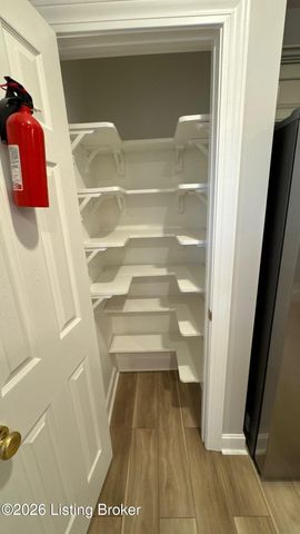 7619 Stovall Pl, Louisville, KY 40228