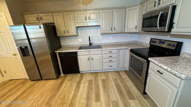 7619 Stovall Pl, Louisville, KY 40228