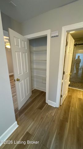 7619 Stovall Pl, Louisville, KY 40228