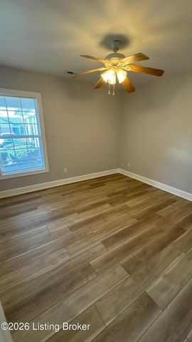 7619 Stovall Pl, Louisville, KY 40228