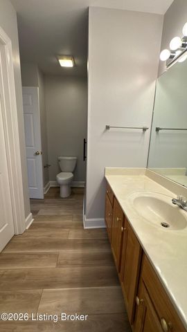 7619 Stovall Pl, Louisville, KY 40228