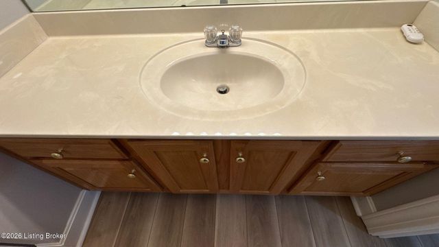 7619 Stovall Pl, Louisville, KY 40228