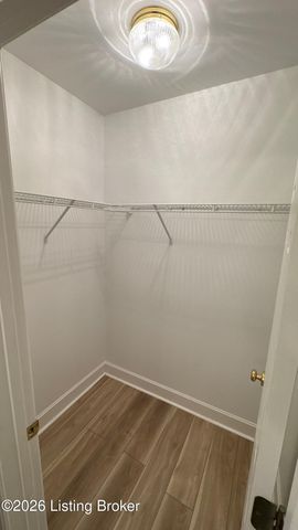 7619 Stovall Pl, Louisville, KY 40228