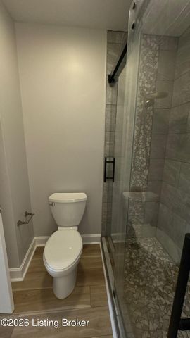 7619 Stovall Pl, Louisville, KY 40228