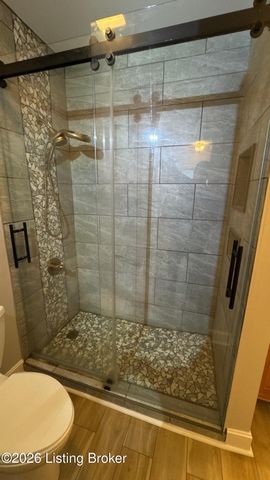 7619 Stovall Pl, Louisville, KY 40228