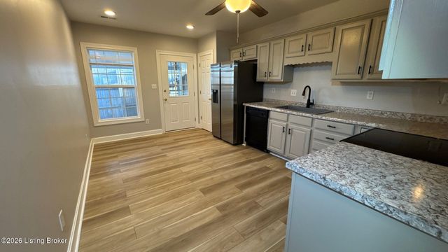 7619 Stovall Pl, Louisville, KY 40228