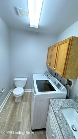 7619 Stovall Pl, Louisville, KY 40228