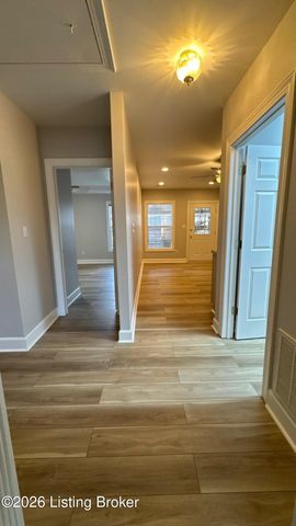 7619 Stovall Pl, Louisville, KY 40228