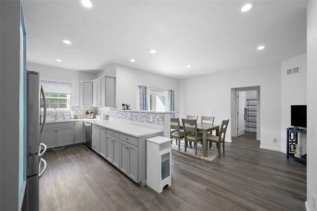 101 Cherokee Dr, Chippewa Twp, PA 15010