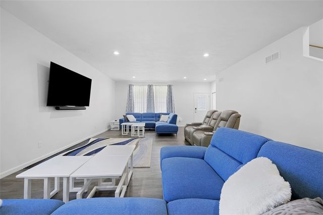 101 Cherokee Dr, Chippewa Twp, PA 15010