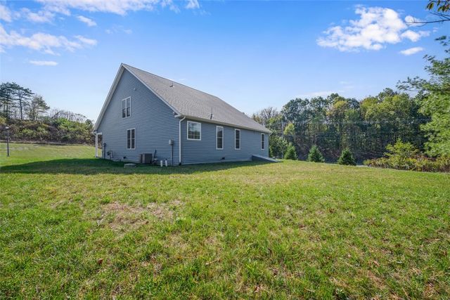 101 Cherokee Dr, Chippewa Twp, PA 15010