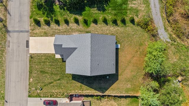 101 Cherokee Dr, Chippewa Twp, PA 15010