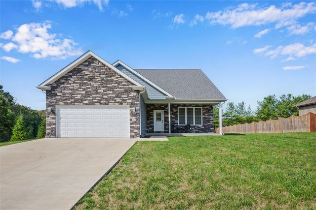 101 Cherokee Dr, Chippewa Twp, PA 15010