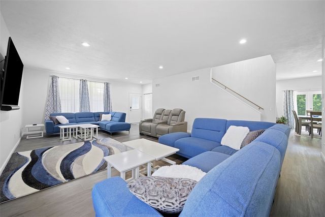 101 Cherokee Dr, Chippewa Twp, PA 15010