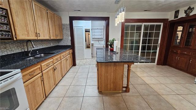 2216 Dean DR, Norfolk, VA 23518