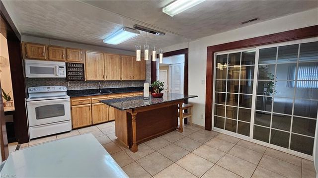 2216 Dean DR, Norfolk, VA 23518