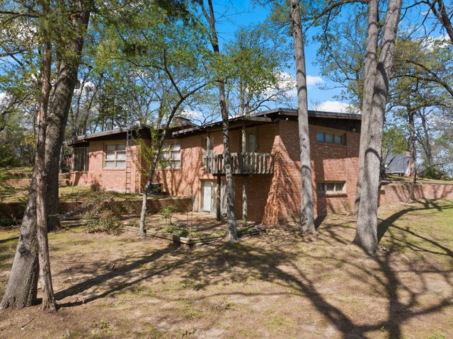 101 Bluebird Street, Mt Pleasant, TX 75455