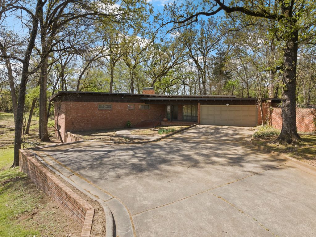 101 Bluebird Street, Mt Pleasant, TX 75455