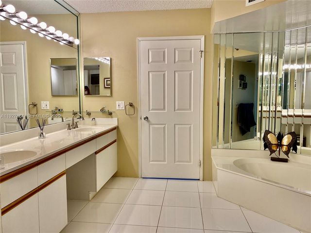 3400 NE 192nd St 1712, Aventura, FL 33180
