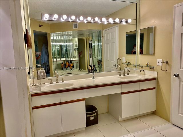 3400 NE 192nd St 1712, Aventura, FL 33180