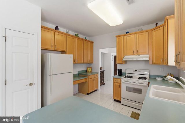 12 DUNROVIN CT, Manchester Township, NJ 08759