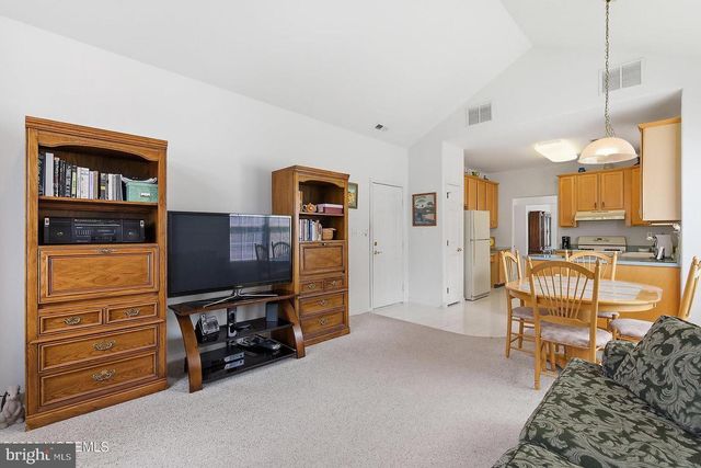 12 DUNROVIN CT, Manchester Township, NJ 08759