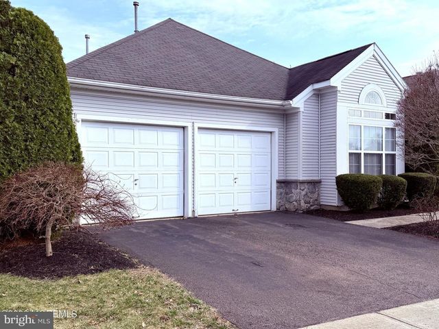 12 DUNROVIN CT, Manchester Township, NJ 08759